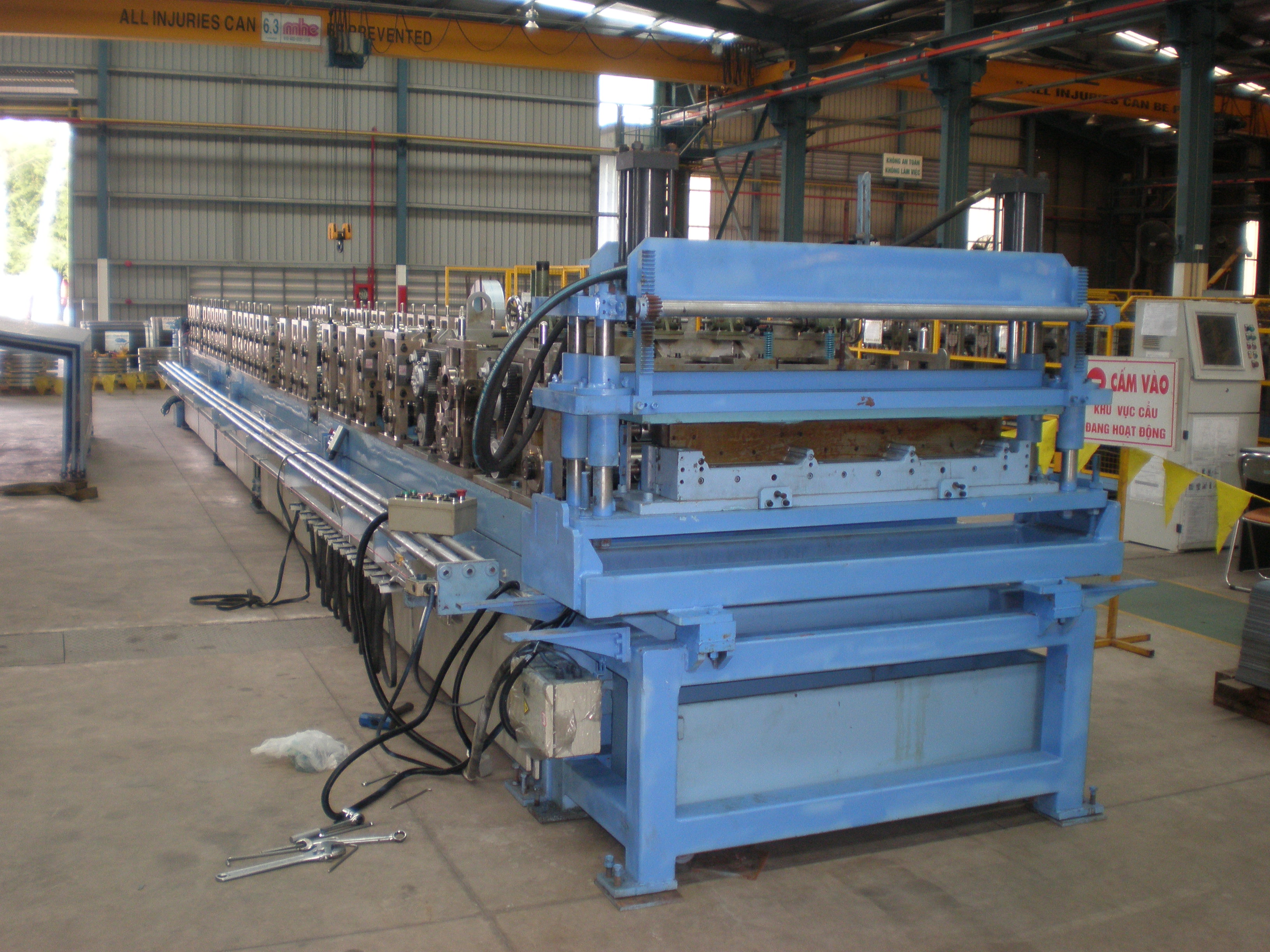 ROOFING FORMING MACHINE